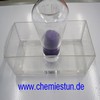 Bild: Kerze unter Glas in einer Wanne mit Wasser