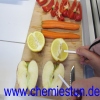 Bild: Vitamin C-Nachweis mit Teststäbchen
