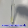 Bild: Farbiges Spülmittel, weißer Schaum
